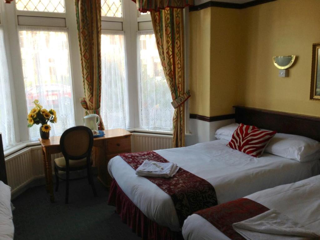 Penrhys Hotel Cardiff Zewnętrze zdjęcie